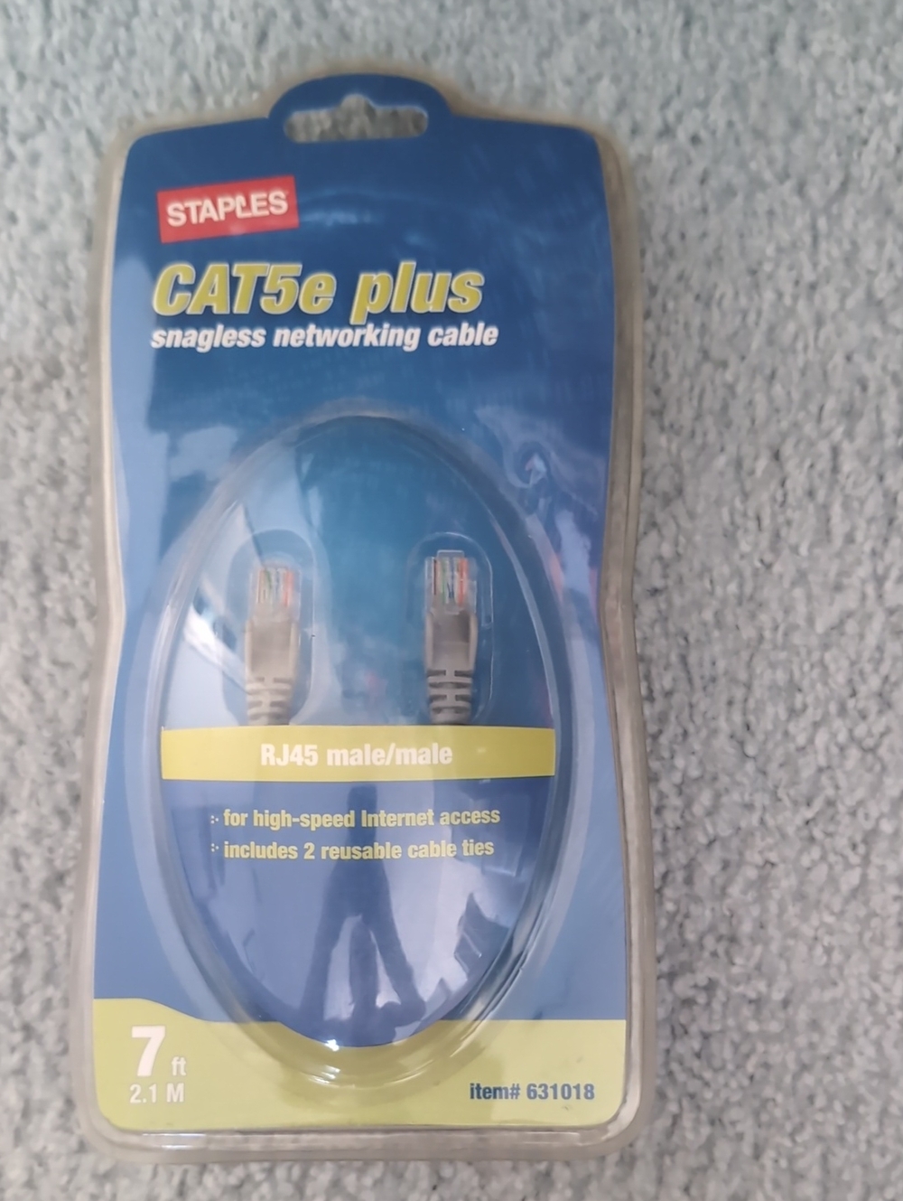 Staples CAT5e Plus Snagless RJ45 Networking Cable - Blue